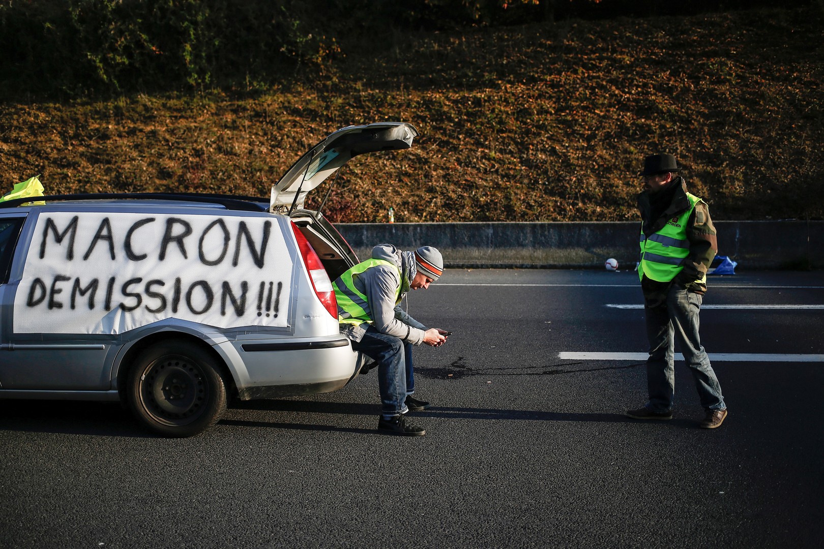 Vers Un Mouvement Long Des Gilets Jaunes Poursuivent Les