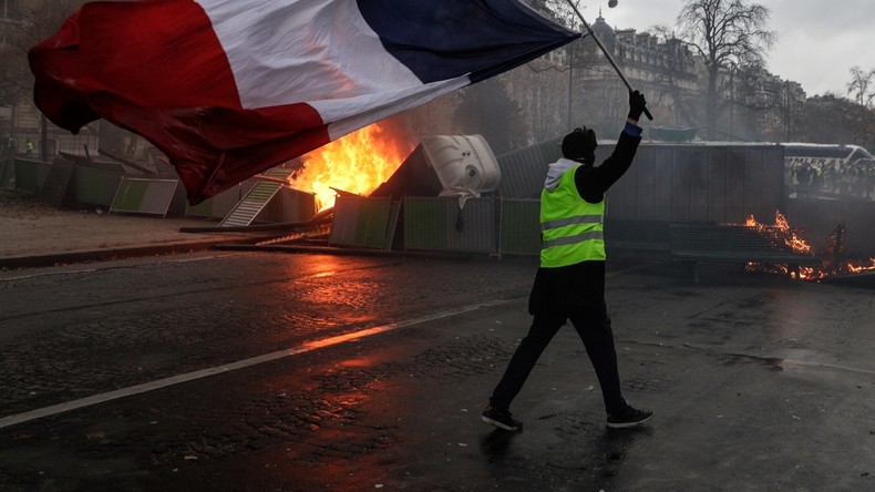 Pour Le Gouvernement Les Gilets Jaunes Insultent La