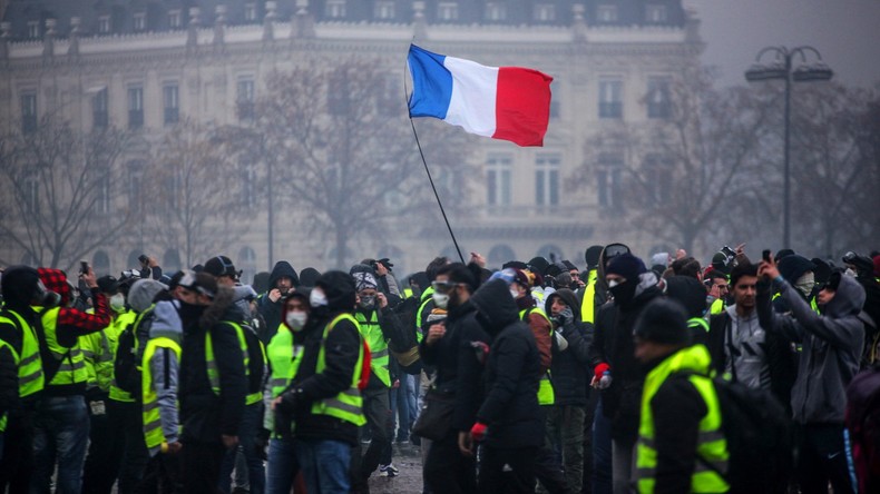 Abandon de la hausse des taxes sur les carburants en 2019 : comment réagit l'opposition ?
