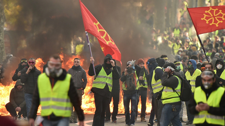 A Toulouse Lextrême Droite Et Lextrême Gauche Marchent