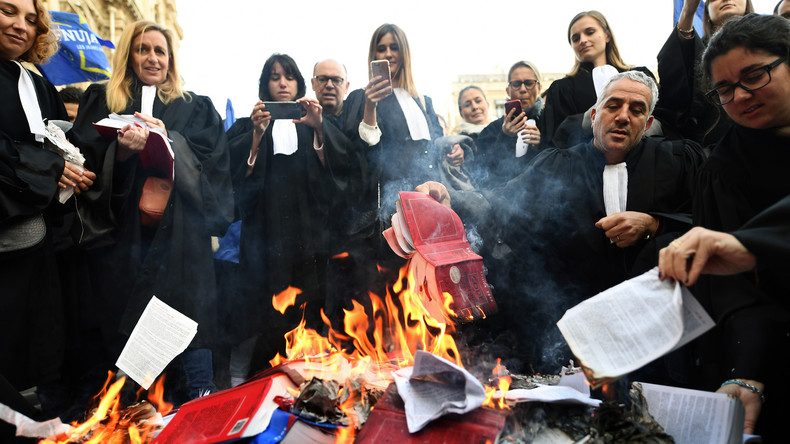 Journée Justice morte : après les Gilets jaunes, la colère noire des avocats et magistrats