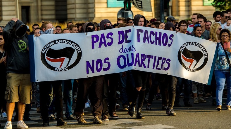 Caméra cachée d'Al Jazeera dans un bar identitaire : la justice saisie pour «propos racistes»