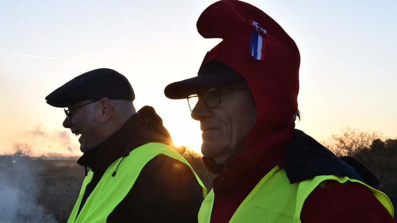 A Versailles Des Gilets Jaunes Exposent Leurs