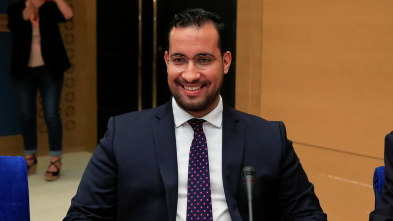 «Le ton était à la rigolade» : Benalla assure que l'arme sur son selfie était un pistolet à eau