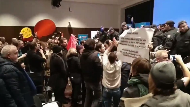 Allemagne : des militants d'extrême gauche prennent d'assaut un rassemblement de l'AfD
