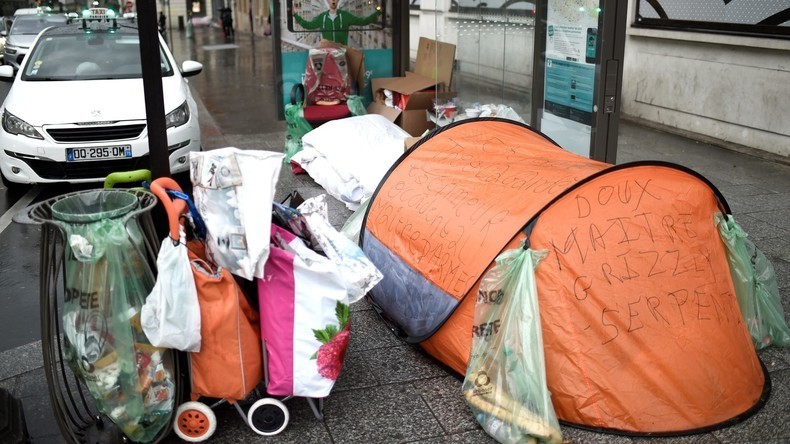 L'Etat met-il «délibérément en danger» la vie des migrants à la rue ?
