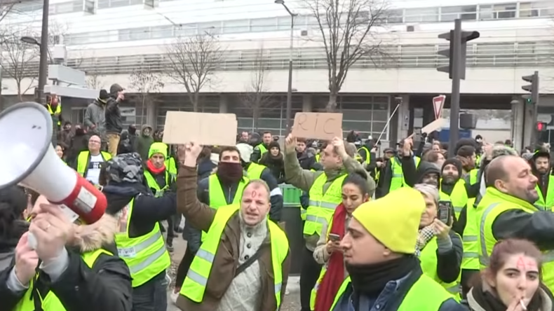 La Défiance Des Gilets Jaunes Pour Les Médias Exacerbée Par