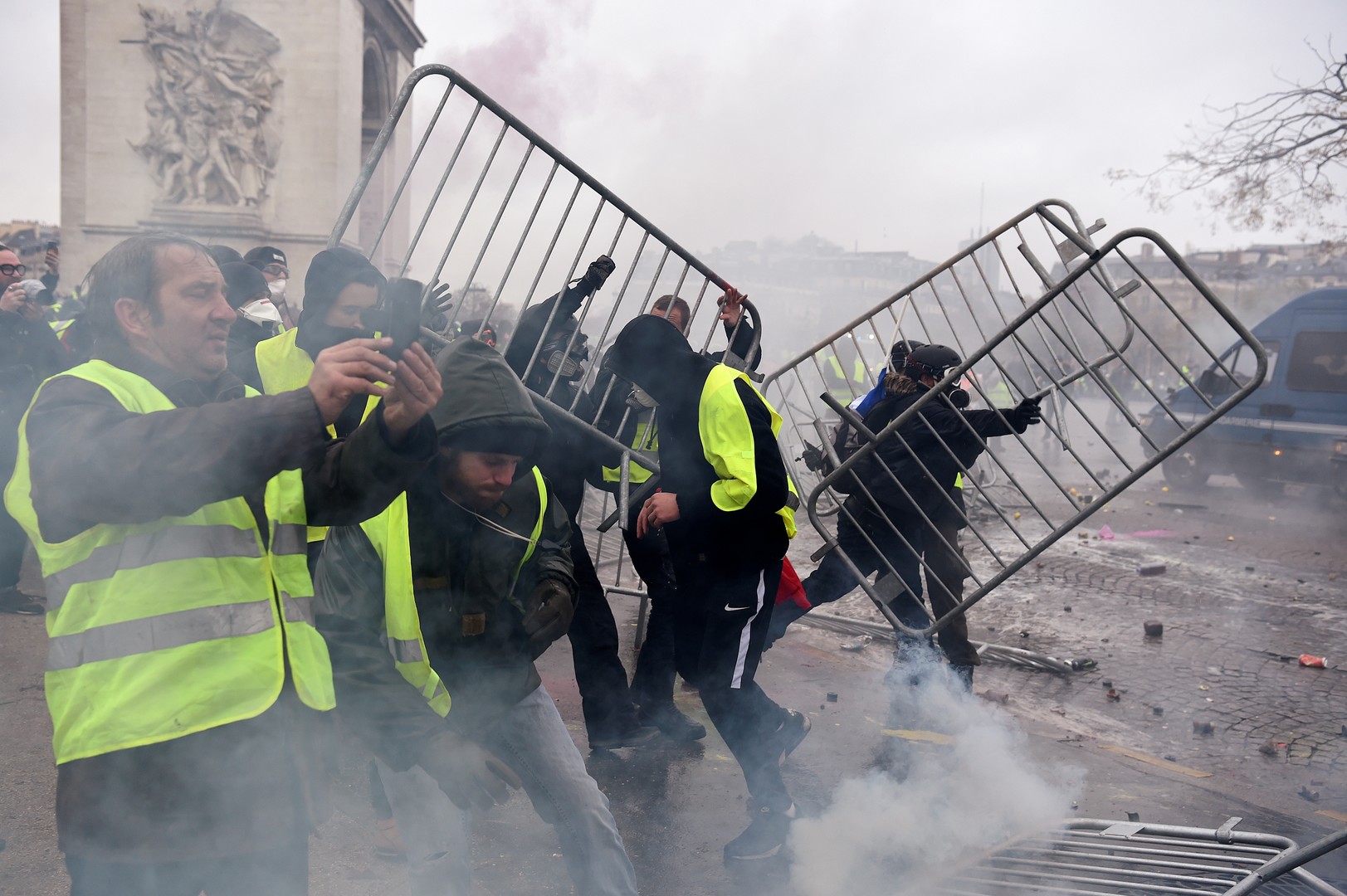 Suivez La Manifestation Des Gilets Jaunes à Paris En Direct