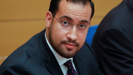 Révélations de Mediapart : Benalla voyagerait depuis plusieurs mois avec un passeport diplomatique