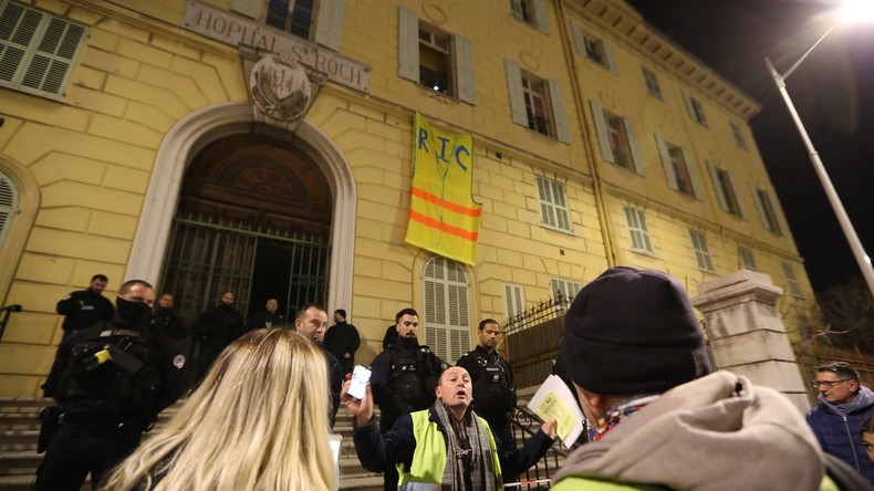 Nice : la police déloge des Gilets jaunes qui s'étaient installés dans un hôpital désaffecté 