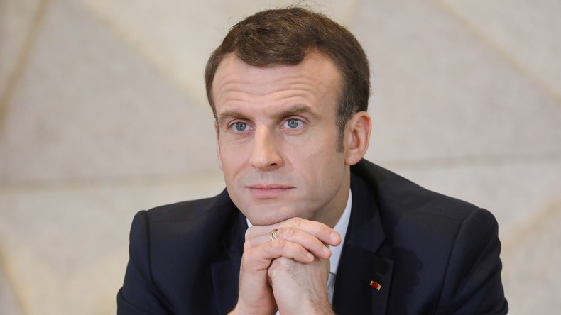 «Macron, tu as attisé le feu» : un gitan invite les gens du voyage à «monopoliser» Paris . 5c346515488c7b1c438b4567
