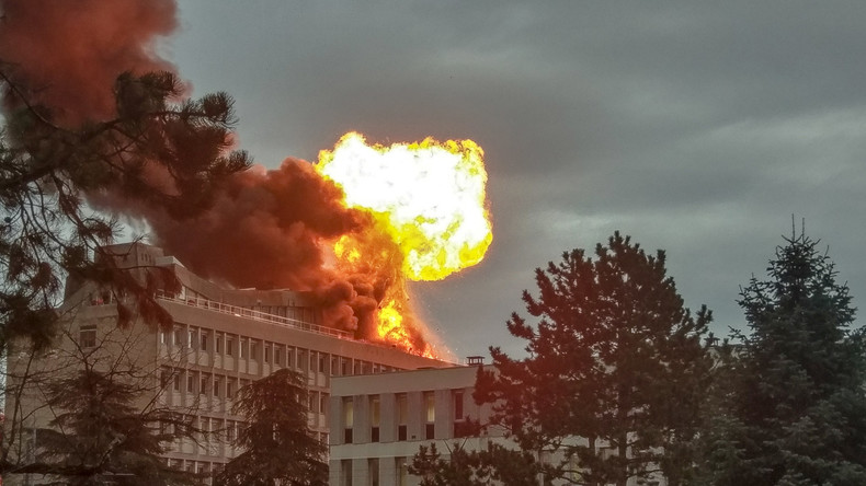 Villeurbanne : un incendie provoque une forte explosion sur le campus universitaire (VIDEOS)