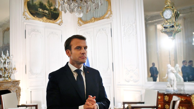 Macron Rencontre 150 Patrons Au Château De Versailles Cgt