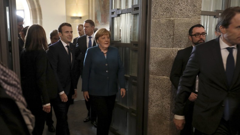 «Macron démission», «Merkel doit partir» : huées pour les deux dirigeants à Aix-la-Chapelle (VIDEO)