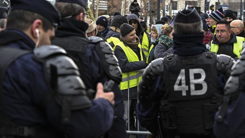 Valence Des Gilets Jaunes Empêchés Dapprocher La