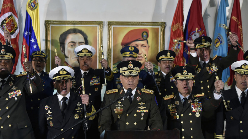 «Loyaux toujours, traîtres jamais» : l'armée apporte son soutien à Nicolas Maduro