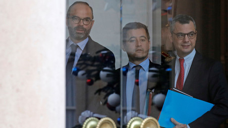 Gérald Darmanin (au centre), le 19 décembre 2018.