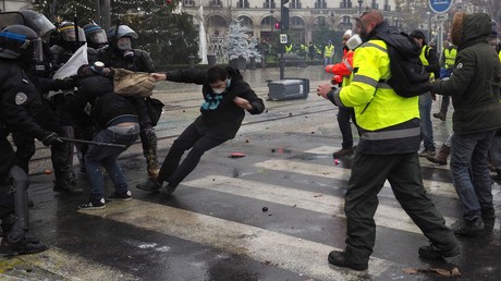 Main Arrachée Dun Gilet Jaune La Ldh Indignée Que Le