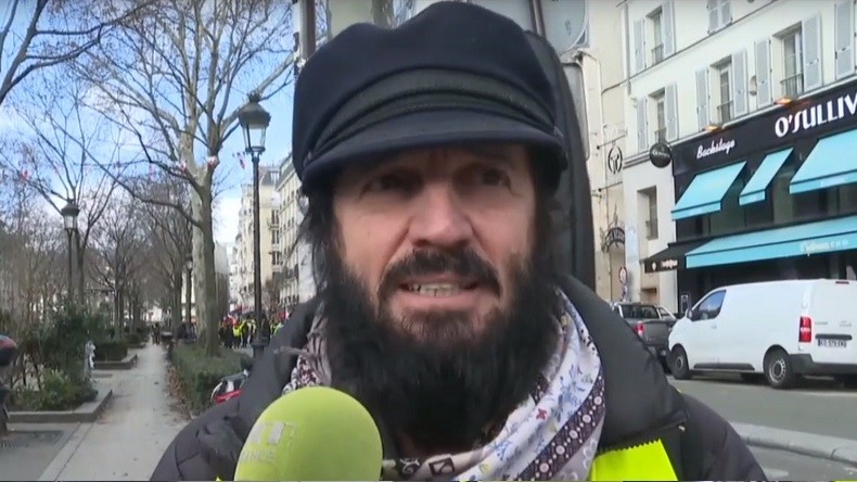 Violences contre les Gilets jaunes : des «crimes contre l'humanité», selon Francis Lalanne (VIDEO)