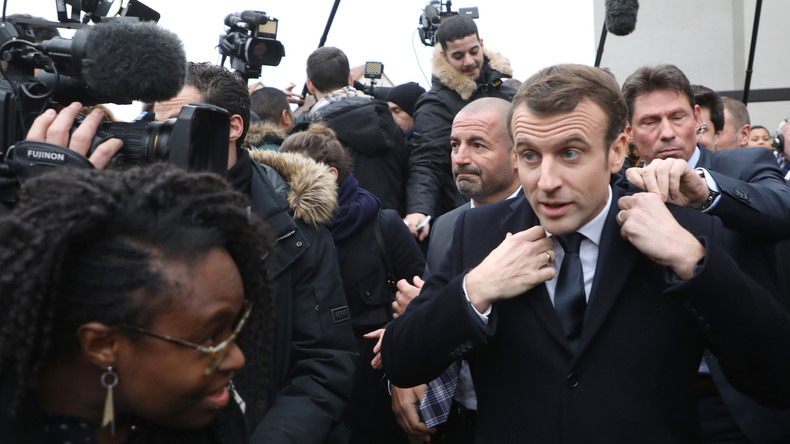 «Bonjour Madame !» : Macron poursuit le grand débat en banlieue, à Courcouronnes (VIDEOS)