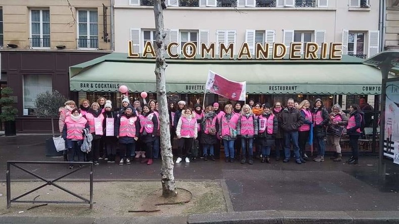 Après les Gilets jaunes, les Gilets roses : les nounous sont en colère