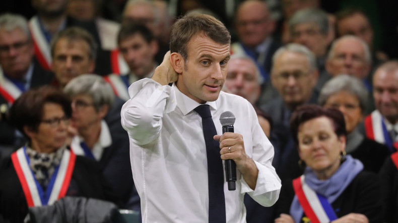 Grand débat : les questions des étudiants à Macron étaient-elles convenues à l'avance ?