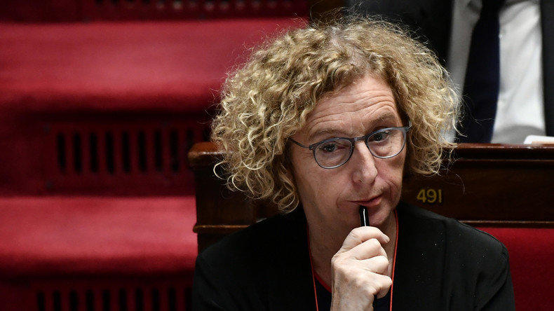 Des postiers grévistes délogés de la cour du ministère du Travail, après s'y être introduit (VIDEO)