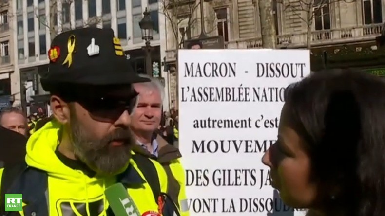 «Macron n'en a rien à foutre du peuple» : Jérôme Rodrigues répond à RT France lors de l'acte 15