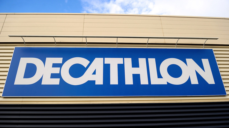 Decathlon finit par renoncer à la commercialisation en France de son hijab de sport
