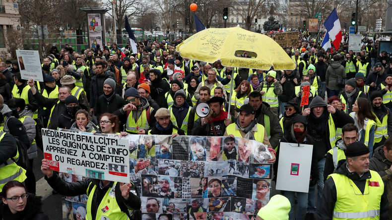 Privé De Manifestation Par La Police Un Gilet Jaune Porte