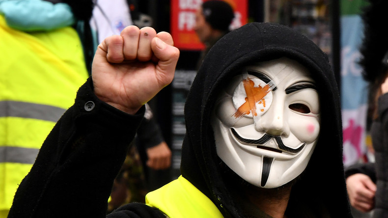 Acte 17 des Gilets jaunes : le maire d'une petite commune prend un arrêté interdisant les LBD
