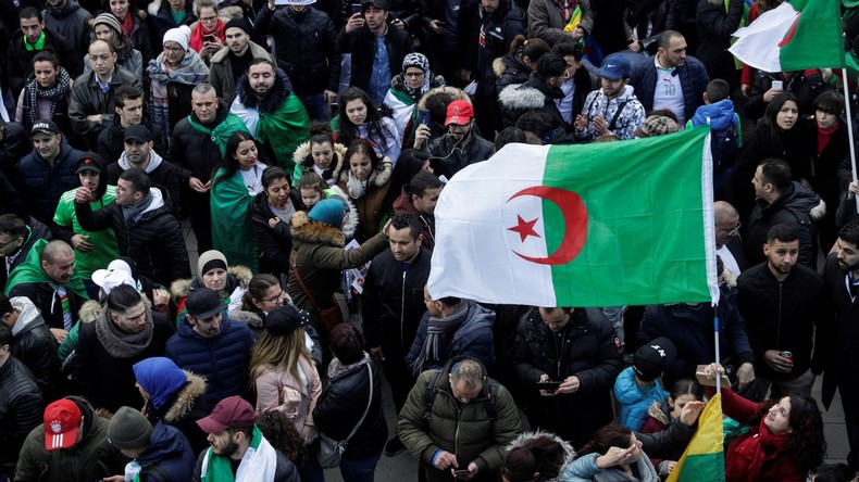 En France, les opposants à Abdelaziz Bouteflika poursuivent la mobilisation