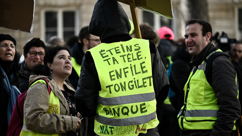 Acte 18 bis ? Des centaines de Gilets jaunes défilent dans les rues de Paris
