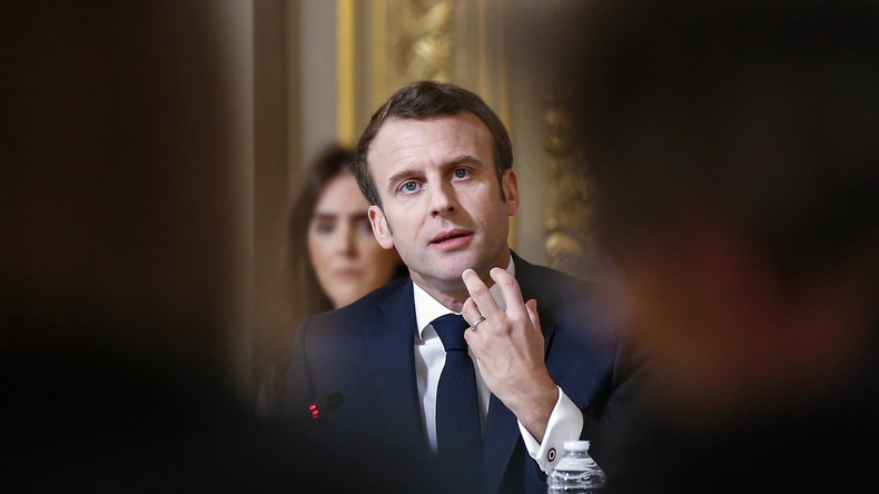 Le débat de Macron avec les intellectuels descendu en flamme par l'un des participants