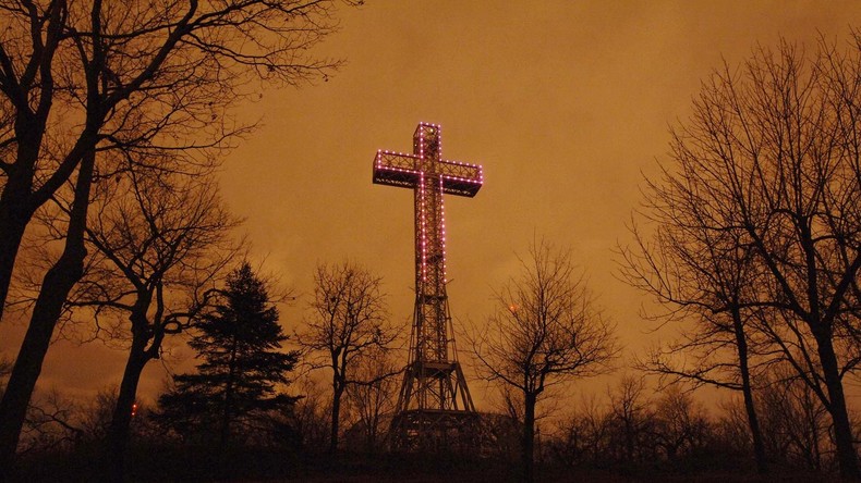 Le crucifix restera-t-il au parlement ? Le Québec se divise sur le projet de loi laïcité