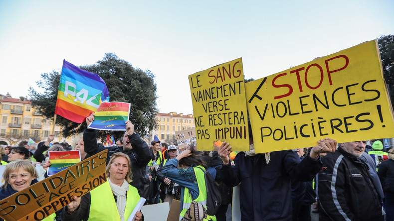 Plusieurs centaines de manifestants se rassemblent à Nice pour soutenir Geneviève Legay (IMAGES)