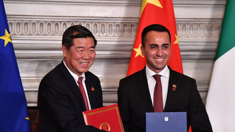 Luigi Di Maio et le président de la Commission nationale de réforme et de développement chinoise.