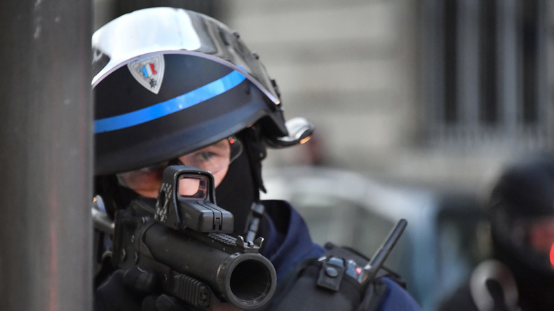 Manifestations des Gilets jaunes : un réfugié syrien de 14 ans perd un œil après un tir de LBD