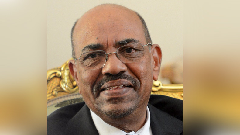 Soudan : l'ancien dirigeant Omar el-Béchir transféré dans une prison de Khartoum (VIDEO)