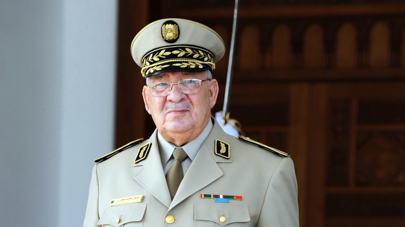 Algérie : le patron de l’armée promet de nettoyer le pays de la «corruption» et des «corrupteurs»