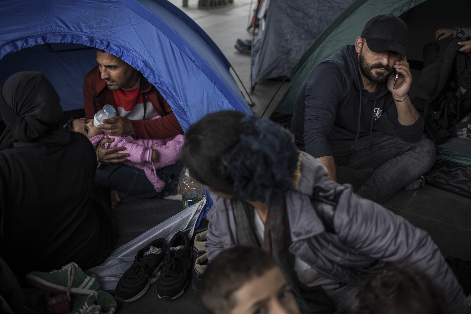 Grèce : des migrants envahissent les rails de la principale gare d'Athènes et bloquent son trafic