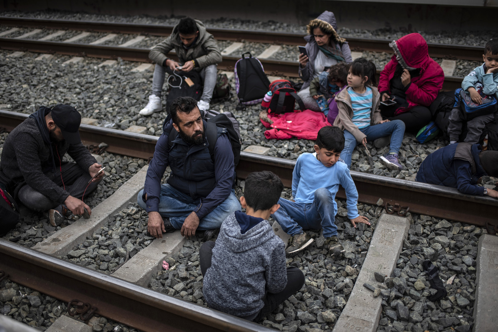 Grèce : des migrants envahissent les rails de la principale gare d'Athènes et bloquent son trafic