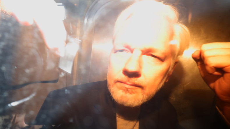 Julian Assange condamné à 50 semaines de prison à Londres