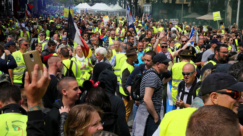 Gilets Jaunes à Reims Une Manifestante Blessée à La Tête