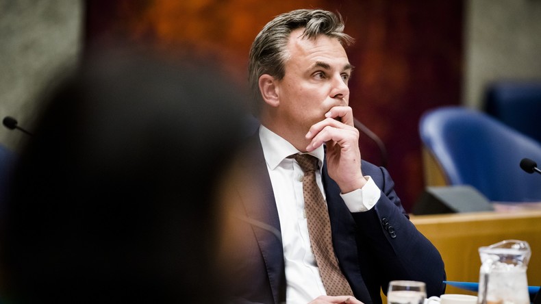 Pays-Bas : accusé d'omission dans la délinquance des migrants, un secrétaire d'Etat démissionne