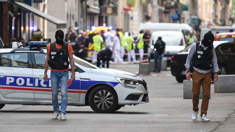 Attentat de Lyon : le principal suspect reconnaît avoir prêté allégeance à l'Etat islamique