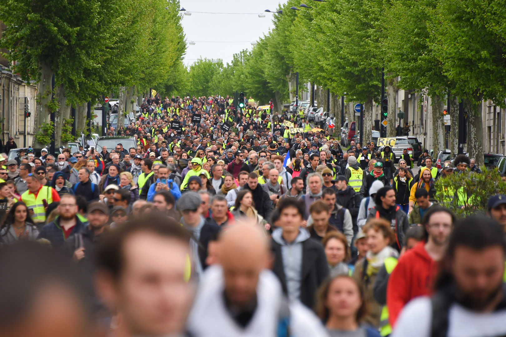 Les Gilets Jaunes Battent Le Pavé Pour Le 25e Samedi