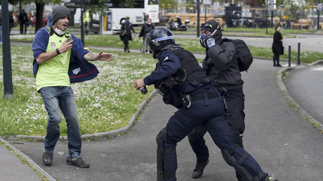 Acte 26 : à Nantes, des forces de l'ordre sortent leur arme, une enquête est ouverte (VIDEOS)