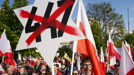 Holocauste : des milliers de personnes manifestent à Varsovie contre la restitution des biens juifs 