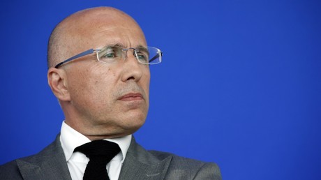 Nice : Eric Ciotti exfiltré par la police alors qu'il est chahuté par des Gilets jaunes (VIDEOS)